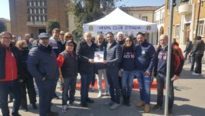 L’esposizione con passerella di Vespa d’epoca a Pomezia – 13 marzo 2022