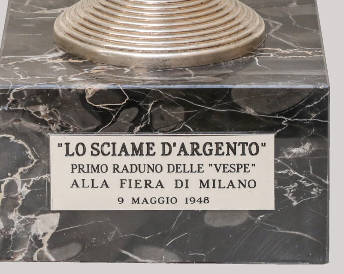I 75 anni dello “Sciame d’Argento”: inizia la storia del Vespismo – Milano, 9 maggio 1948