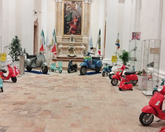 A Rovereto la mostra di giocattoli Vespa intitolata “La Vespa Teresa”